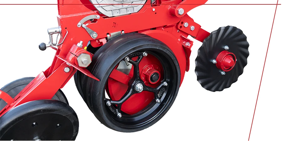 Kerékperem-illesztés szabályozás — tiszta működés nedves talajon