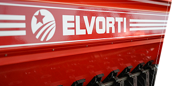 VÉDŐRÚD A HÁTSÓ FALON