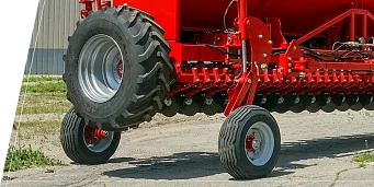 SZÉLES KEREKEK NAGYOBB FELÜLETTEL