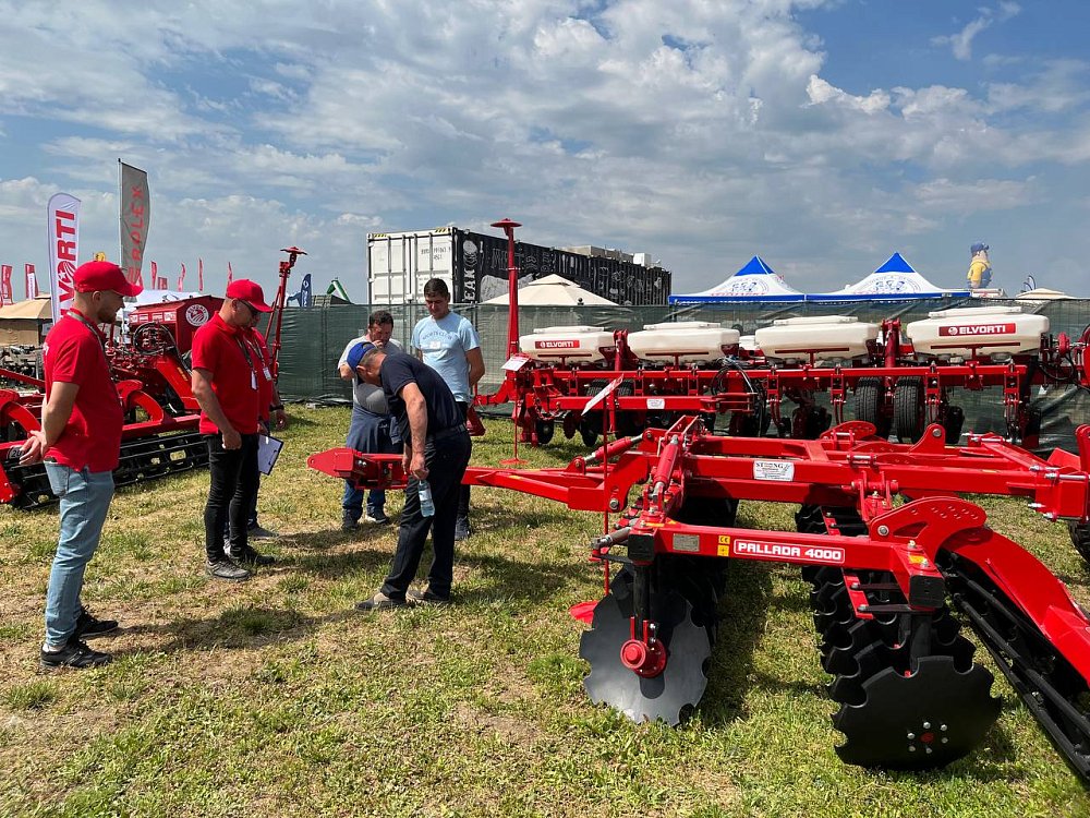 Az ELVORTI mezőgazdasági gépek Romániában az Agri Planta - RomAgroTec 2023 kiállításon — 2